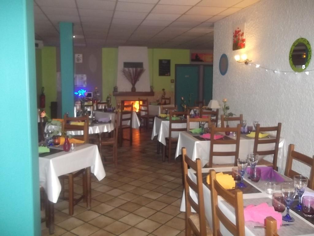 Hotel Des Cotes De Meuse Saint-Maurice-sous-les-Côtes Екстериор снимка