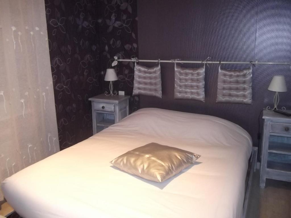 Hotel Des Cotes De Meuse Saint-Maurice-sous-les-Côtes Екстериор снимка