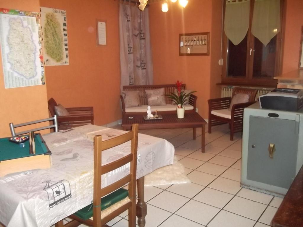 Hotel Des Cotes De Meuse Saint-Maurice-sous-les-Côtes Екстериор снимка