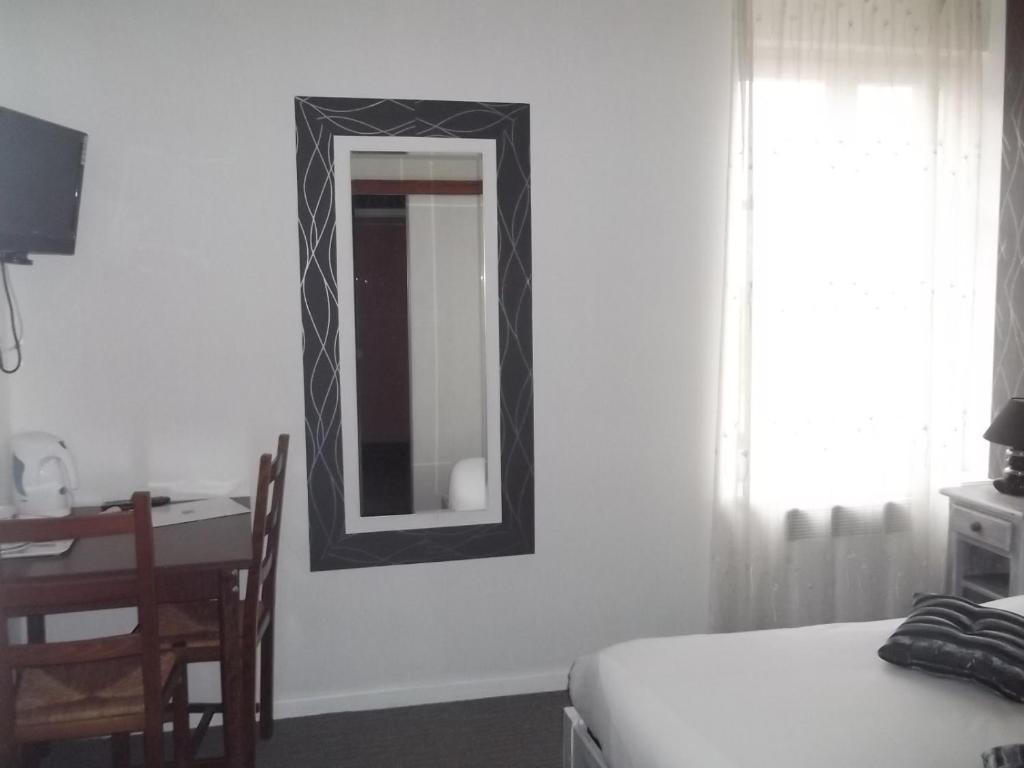 Hotel Des Cotes De Meuse Saint-Maurice-sous-les-Côtes Екстериор снимка