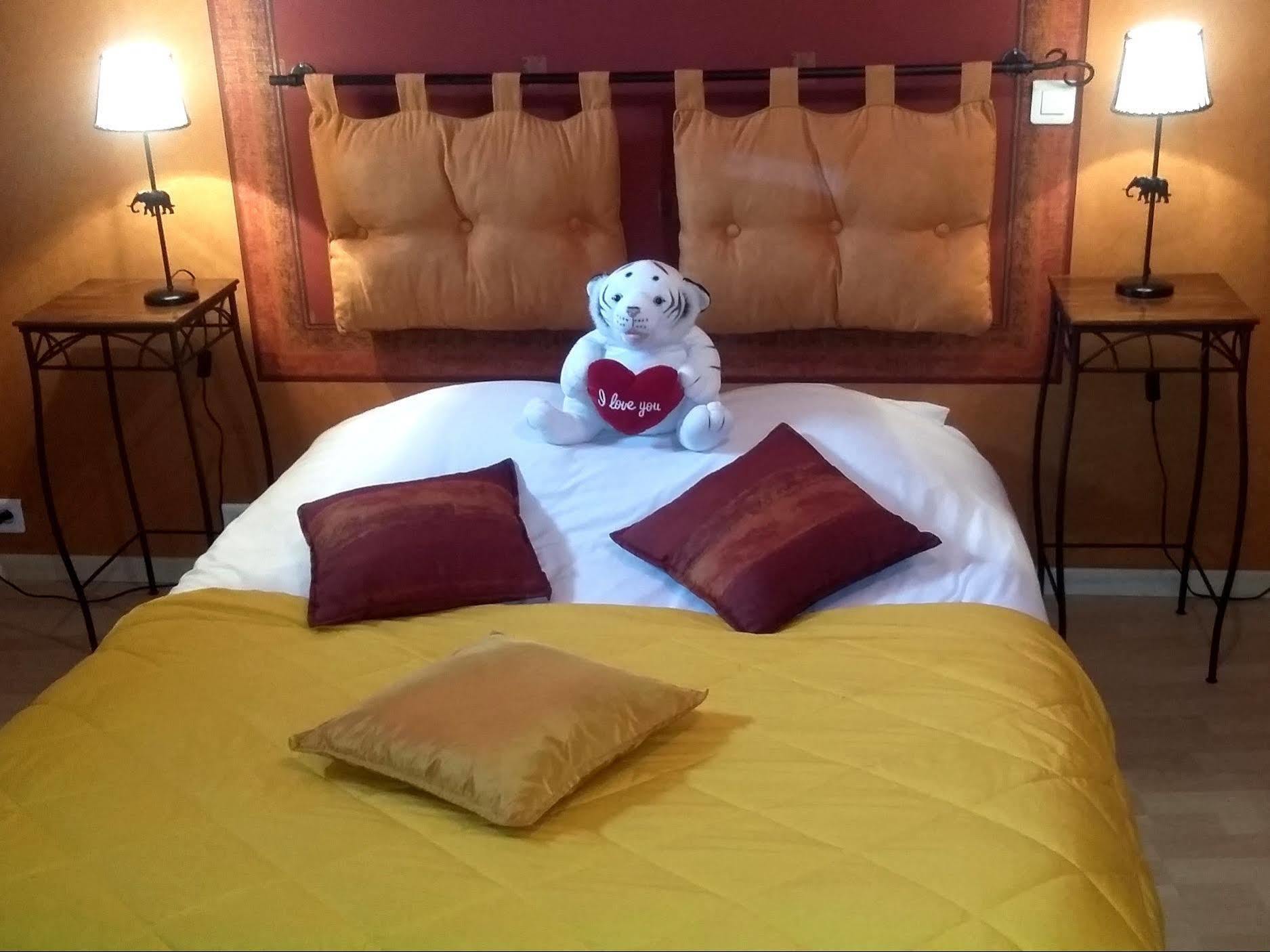 Hotel Des Cotes De Meuse Saint-Maurice-sous-les-Côtes Екстериор снимка