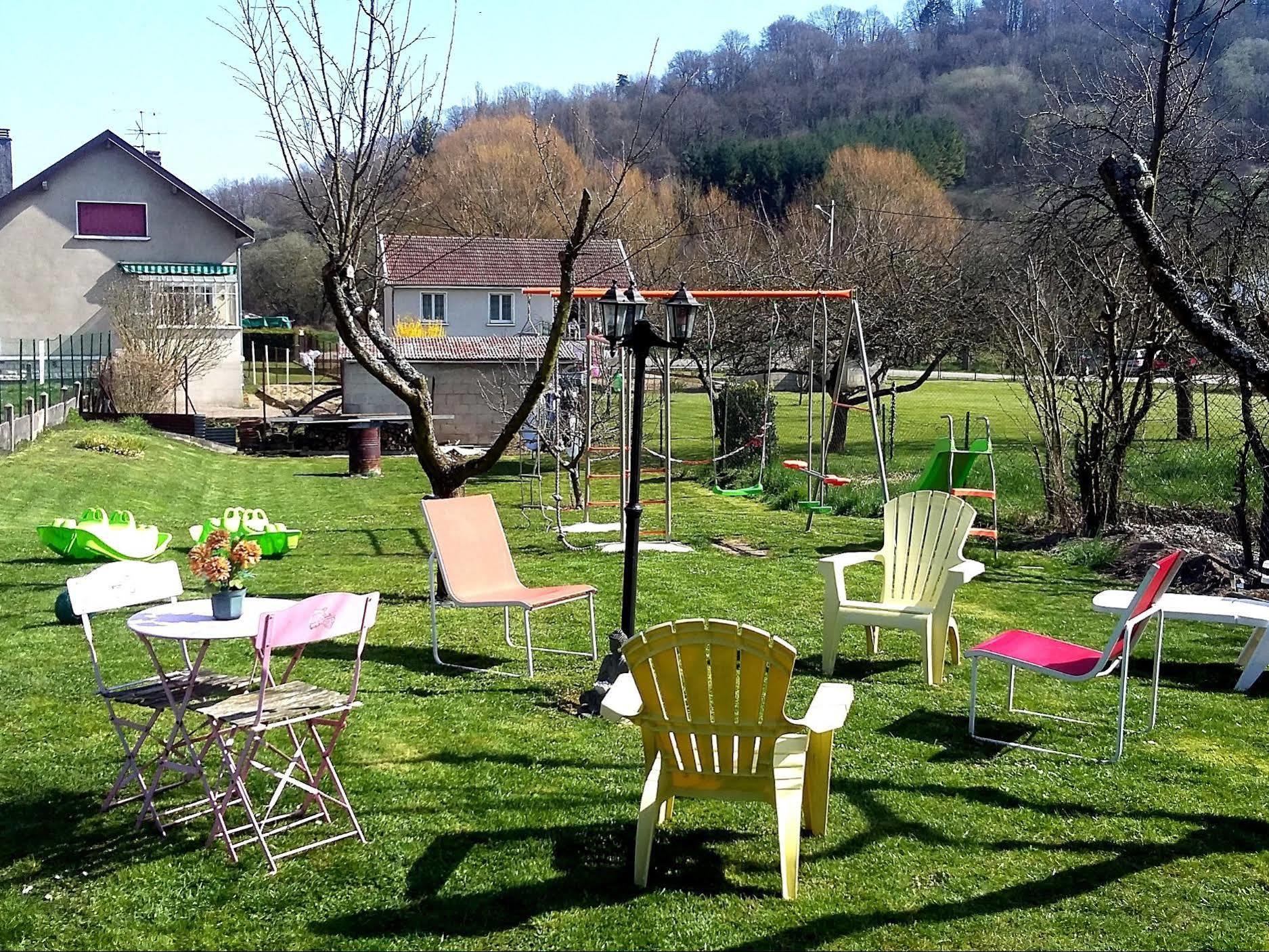 Hotel Des Cotes De Meuse Saint-Maurice-sous-les-Côtes Екстериор снимка